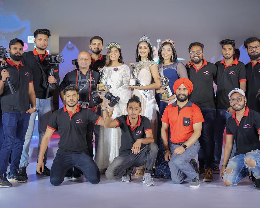 Creator's Pro students covering a professional live event